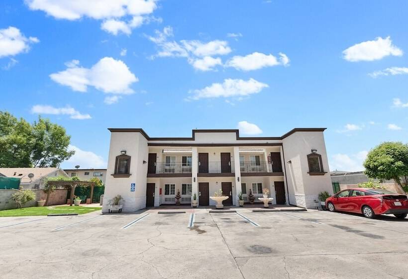 בית מלון כפרי Le Blanc Inn & Suites