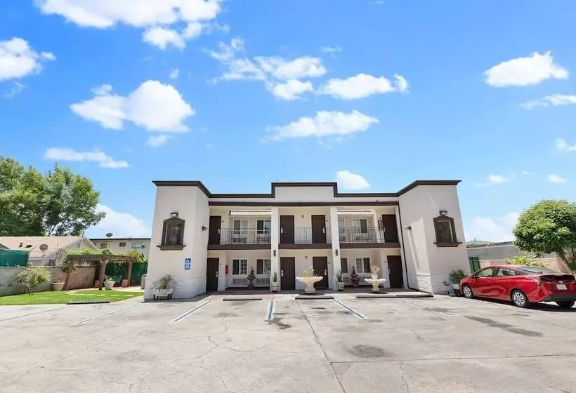 Hotelli Le Blanc Inn & Suites