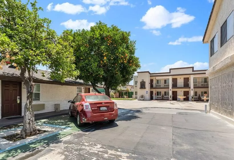 Hotelli Le Blanc Inn & Suites