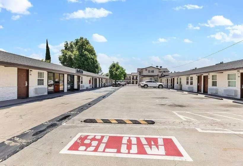 Hotelli Le Blanc Inn & Suites