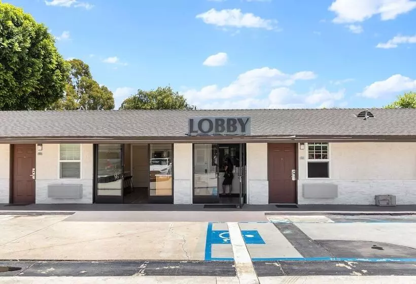 Hotelli Le Blanc Inn & Suites