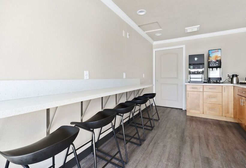 בית מלון כפרי Le Blanc Inn & Suites