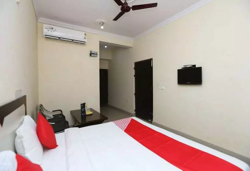 Hotelli Oyo 15658 Maheshwaram Guesthouse