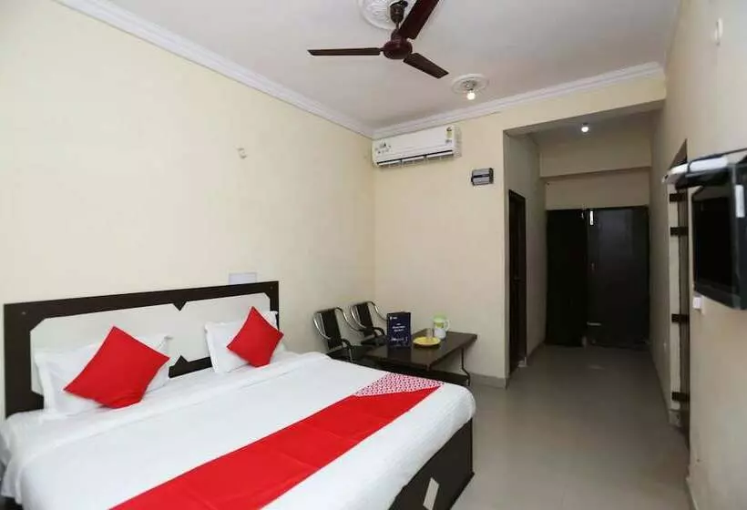 Hotelli Oyo 15658 Maheshwaram Guesthouse