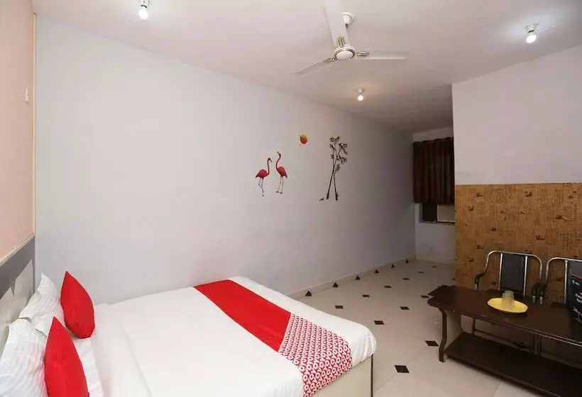Hotelli Oyo 15658 Maheshwaram Guesthouse