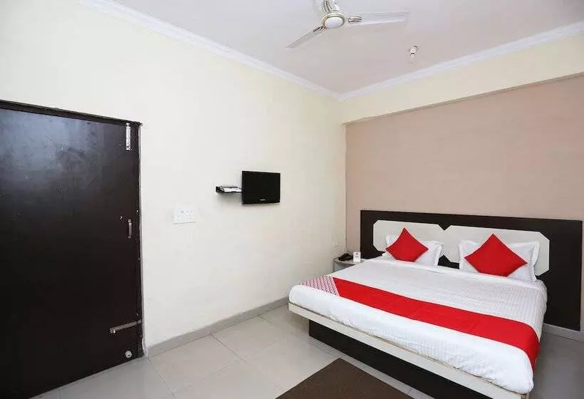 Hotelli Oyo 15658 Maheshwaram Guesthouse