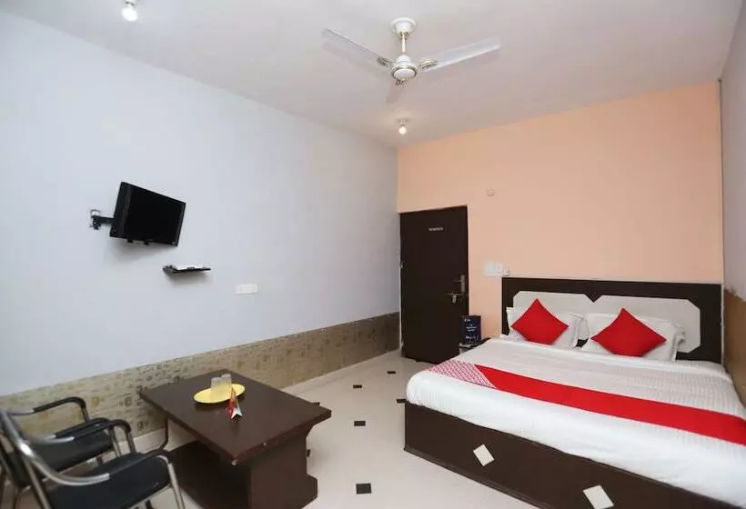 Hotelli Oyo 15658 Maheshwaram Guesthouse