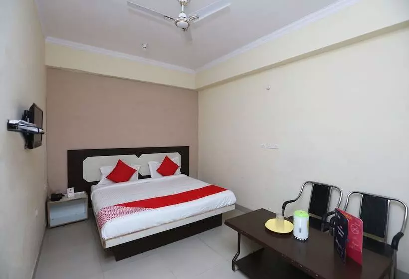 Hotelli Oyo 15658 Maheshwaram Guesthouse