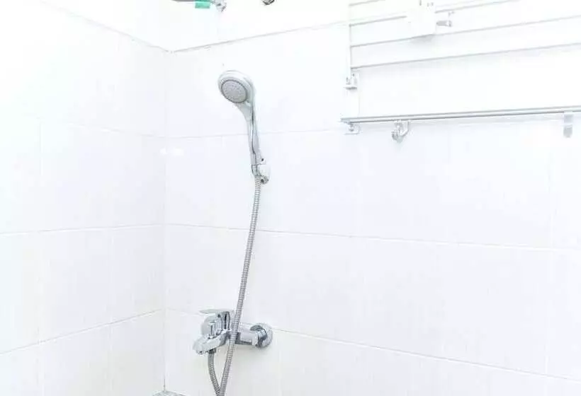 Majatalo Reddoorz Syariah Near Exit Tol Waru