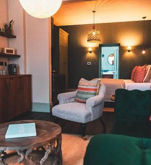 ホテル Blonde Hedgehog