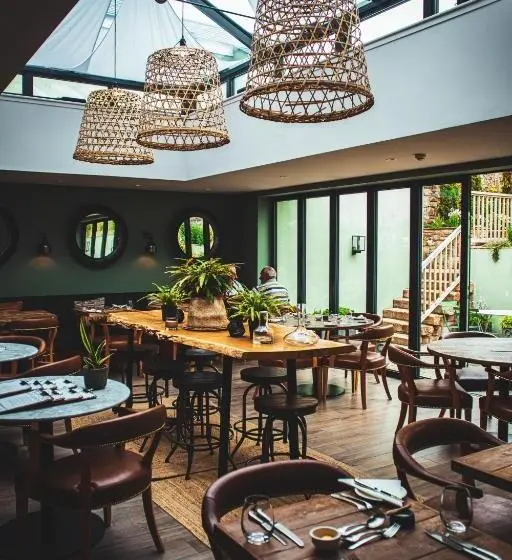 ホテル Blonde Hedgehog