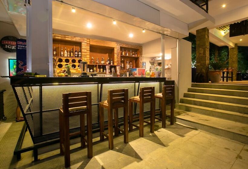 בית מלון כפרי Labomie Uluwatu