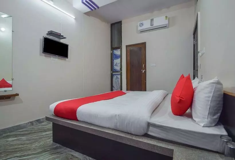 Oyo 29879 Hotel Midtown