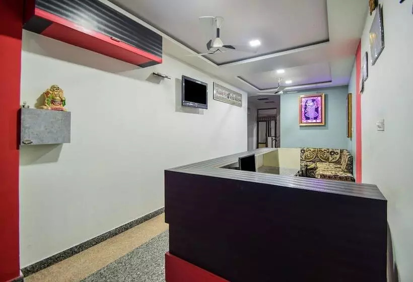 Oyo 29879 Hotel Midtown