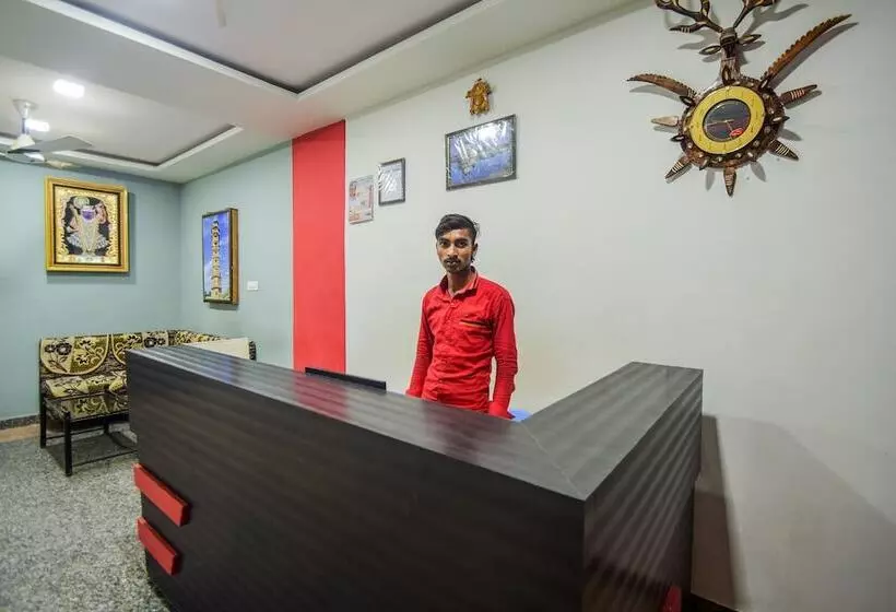 Oyo 29879 Hotel Midtown