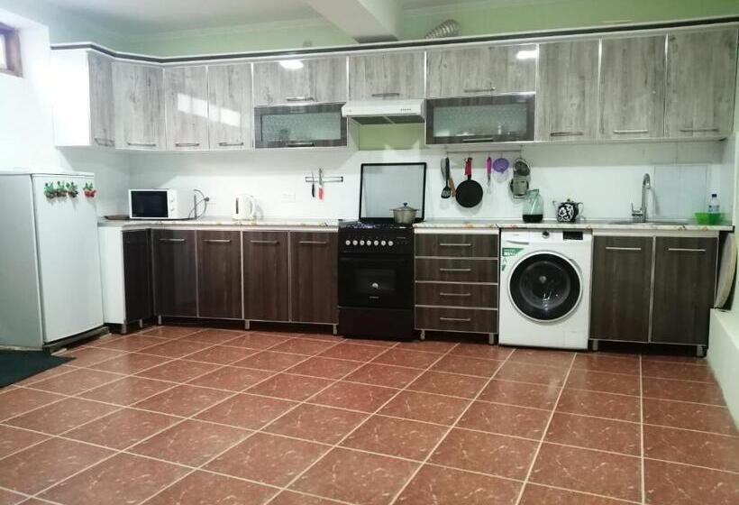 مبيت وإفطار Naqqosh