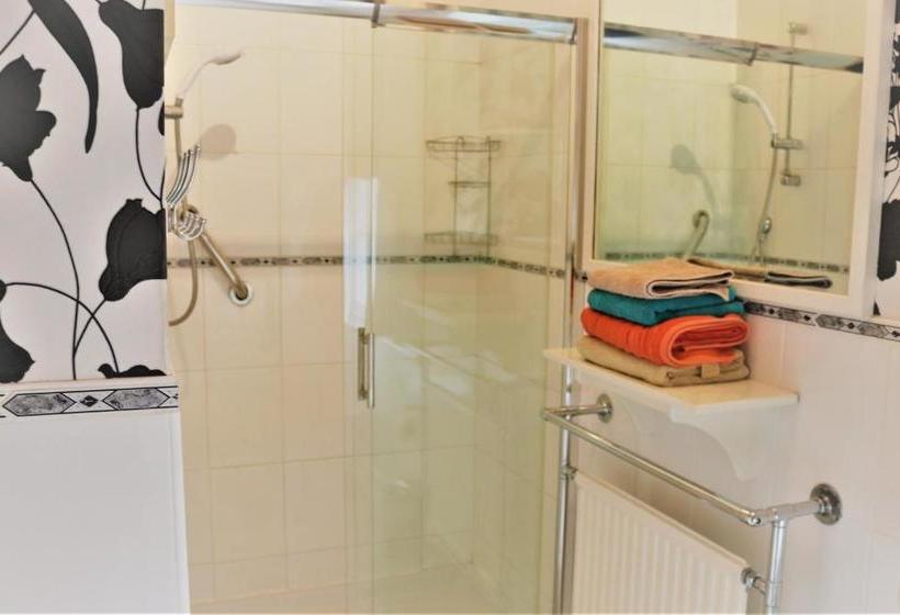 Bed and Breakfast Telford House