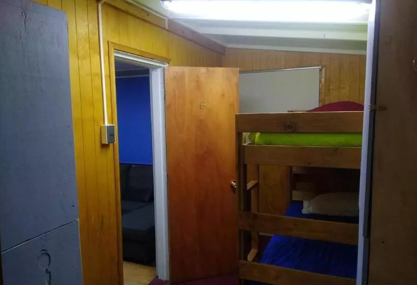 تختخواب و صبحانه Islanet Hostel & Bar
