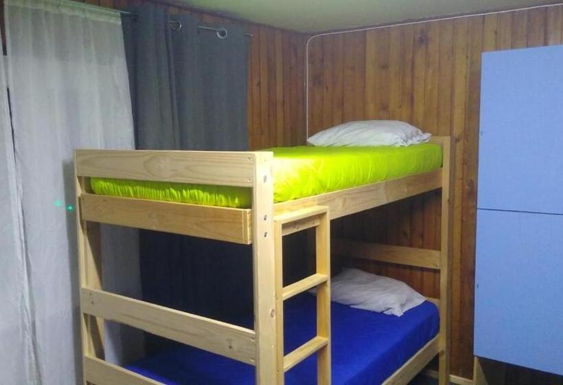 Bed & Breakfast Islanet Hostel & Bar