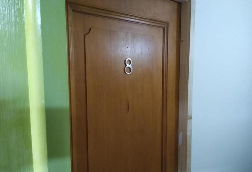 Bed & Breakfast Islanet Hostel & Bar