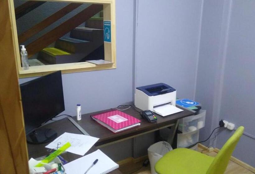 Bed & Breakfast Islanet Hostel & Bar