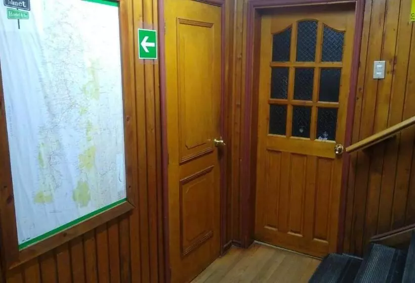 تختخواب و صبحانه Islanet Hostel & Bar