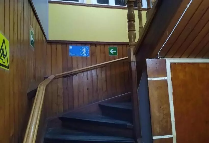 تختخواب و صبحانه Islanet Hostel & Bar