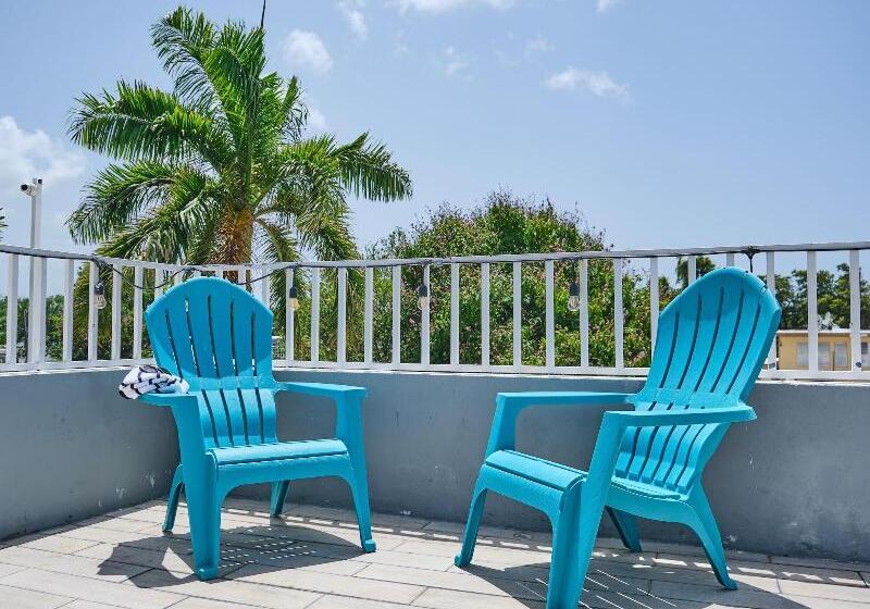 پانسیون The Pelican Poshtel