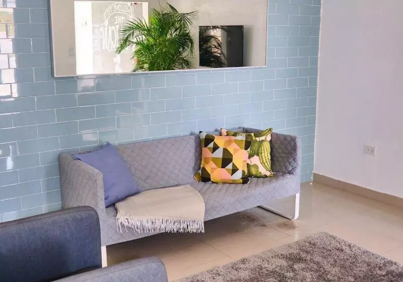 پانسیون The Pelican Poshtel