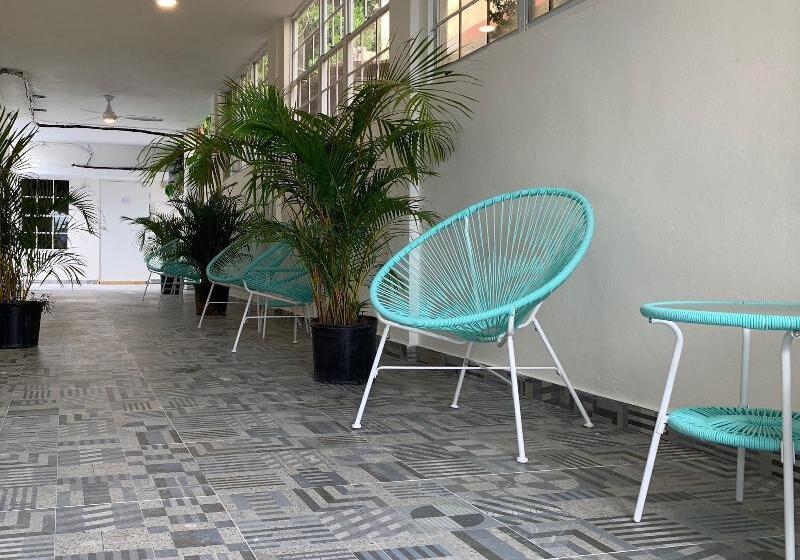 پانسیون The Pelican Poshtel