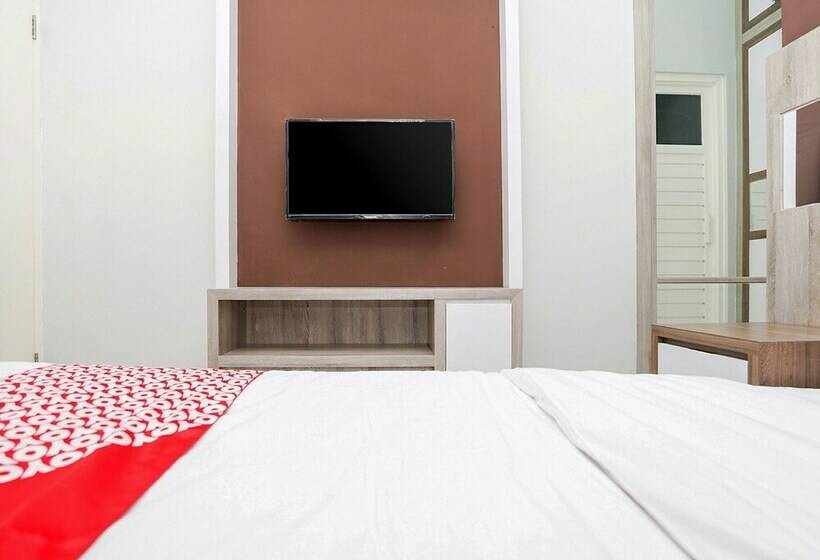 בית מלון כפרי Oyo 747 Cipunegara Residence