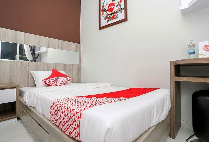 בית מלון כפרי Oyo 747 Cipunegara Residence