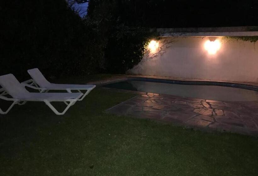 住宿加早餐  Villa Black Bnb