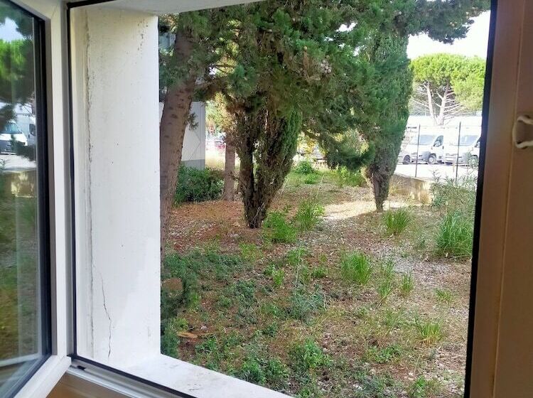 בית מלון כפרי Thania