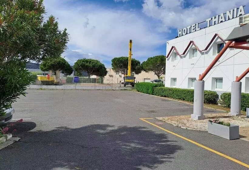 Hotel Thania
