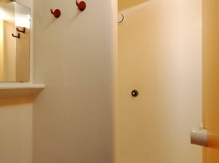 בית מלון כפרי Thania