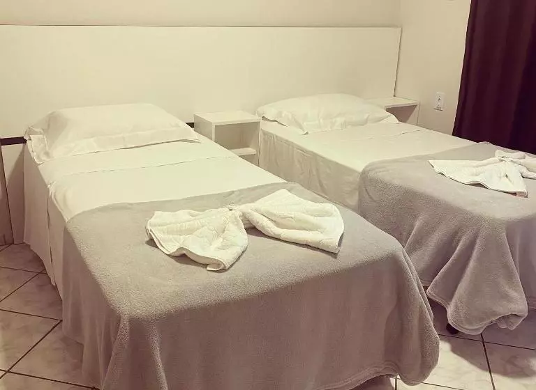 ペンション Pousada Cores