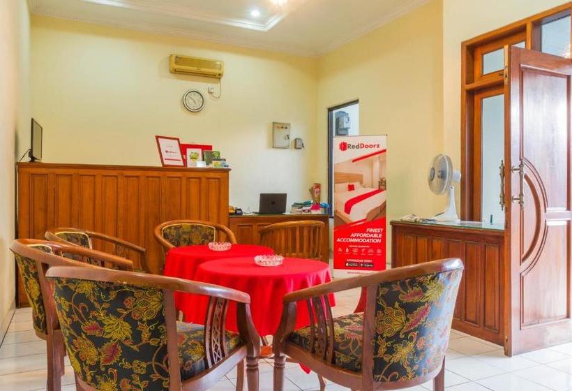 Hotell Reddoorz Near Grage City Mall 2