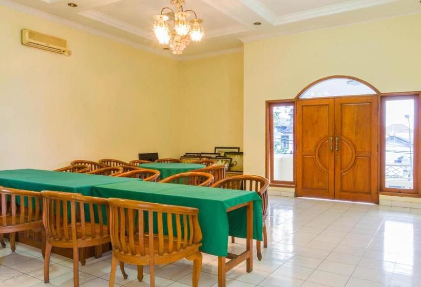 Hotell Reddoorz Near Grage City Mall 2