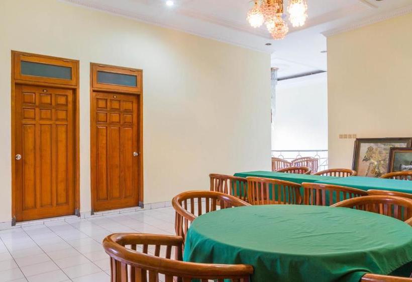 Hotell Reddoorz Near Grage City Mall 2