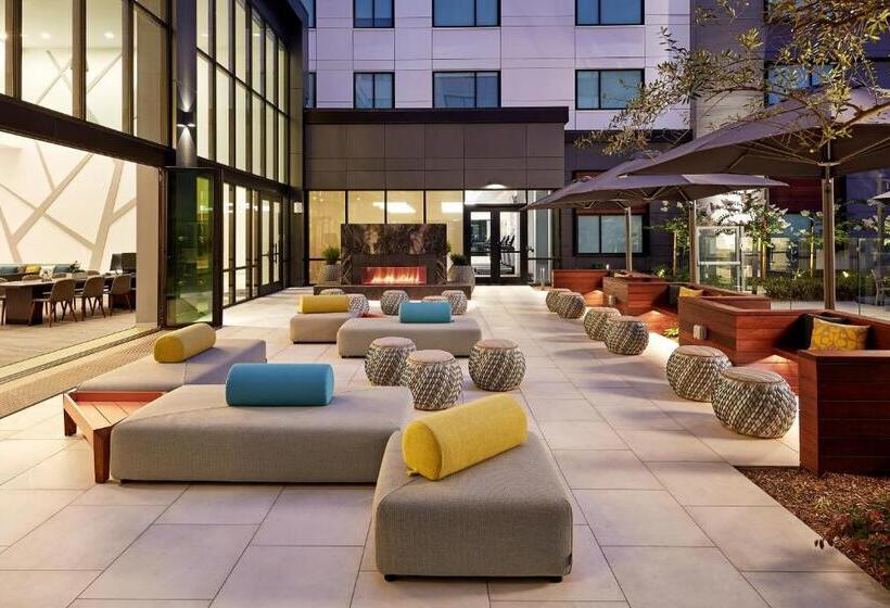 Отель Element Santa Clara