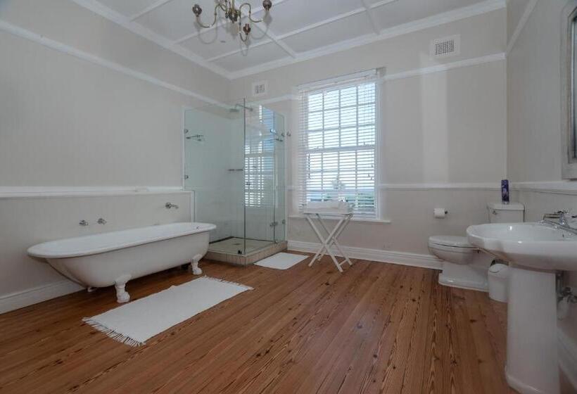 פנסיון Botha House