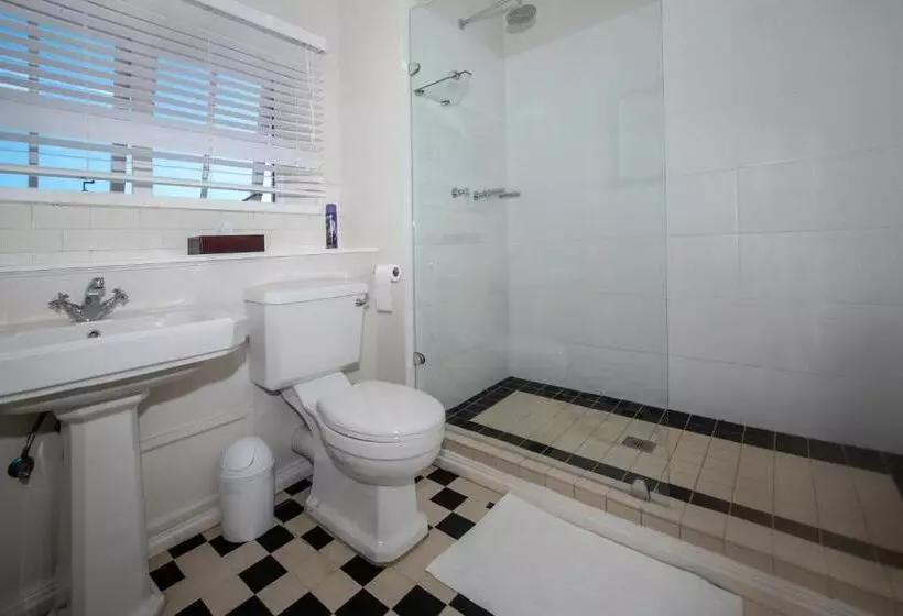 Majatalo Botha House