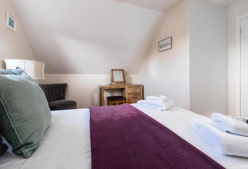 تختخواب و صبحانه Croft Na Coille