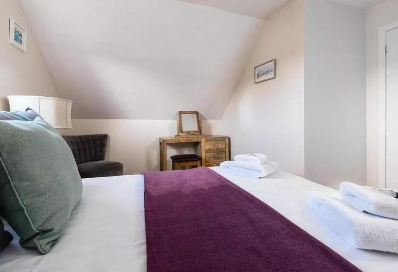 تختخواب و صبحانه Croft Na Coille