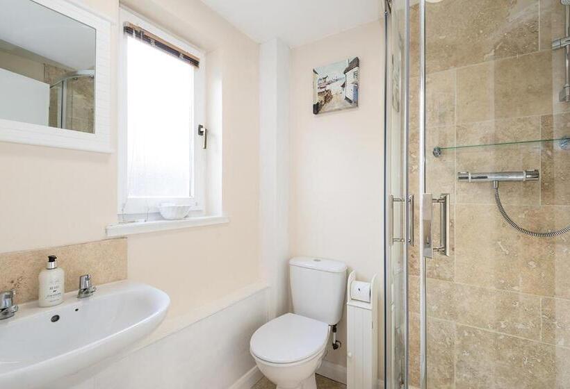 تختخواب و صبحانه Croft Na Coille