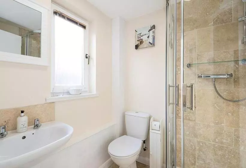 تختخواب و صبحانه Croft Na Coille