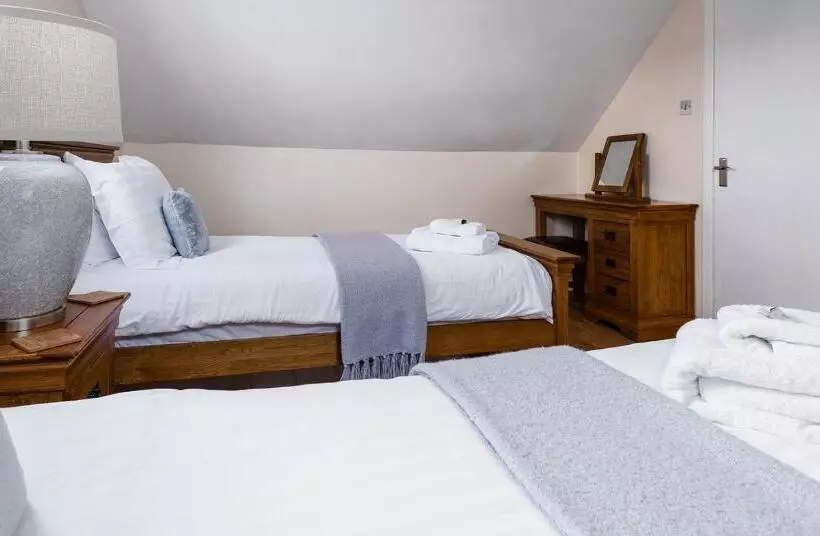 تختخواب و صبحانه Croft Na Coille