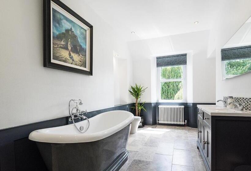 تختخواب و صبحانه Croft Na Coille