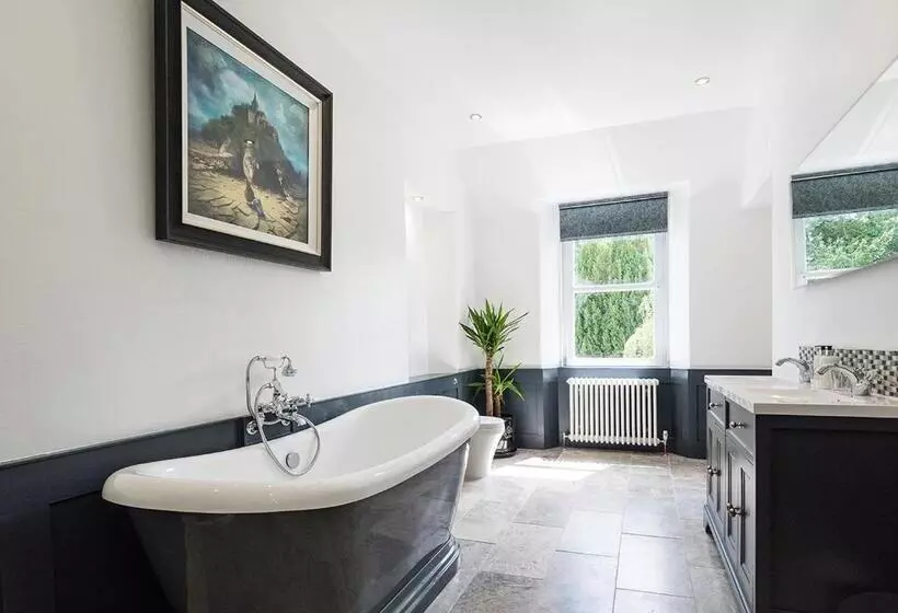 تختخواب و صبحانه Croft Na Coille